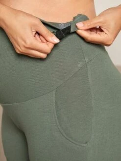 SHEIN Maternity Solid Nursing Tee & Pants Set -SHEIN STORE 1681782731943316d690d32a220740076683fe54c4 thumbnail 405x552