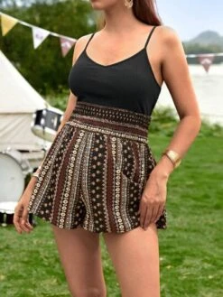 SHEIN Maternity Solid Cami Top & Ditsy Floral Shorts