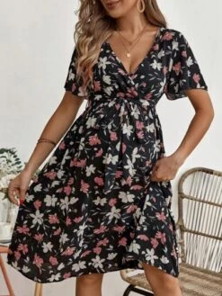 SHEIN Maternity Floral Print Surplice Neck Belted Dress -SHEIN STORE 1688553805b9399adb91d361f087e123e4252f1aa0 thumbnail 405x552